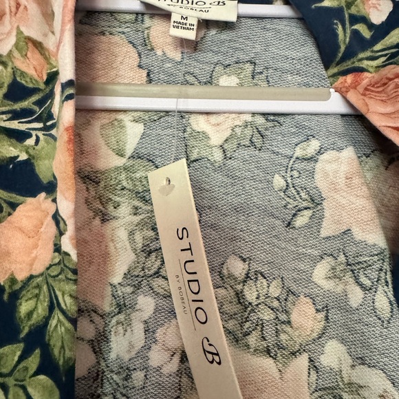 Studio B Floral Open Front Cardigan Size Medium - Picture 4 of 6